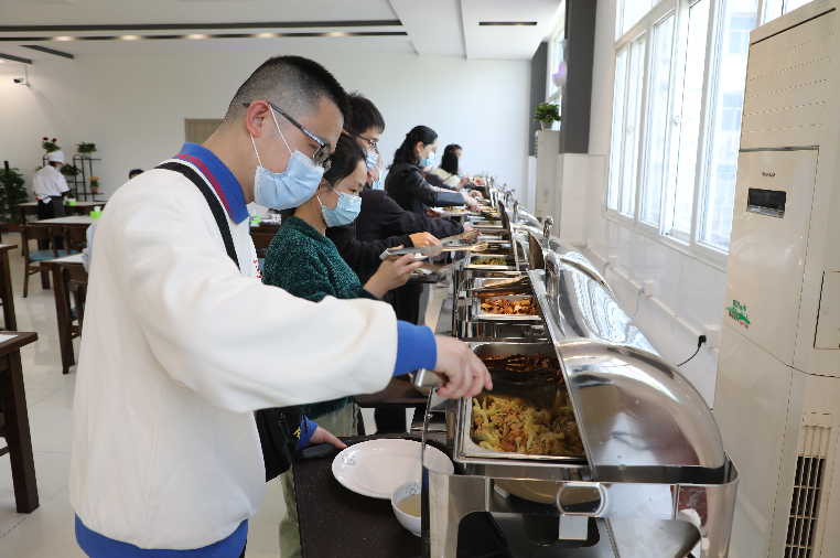 紅安縣人民醫院職工食堂自助餐正式開餐